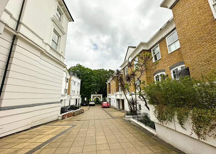 Luxury 3Bedroom Apartment In Thames-Side London Living