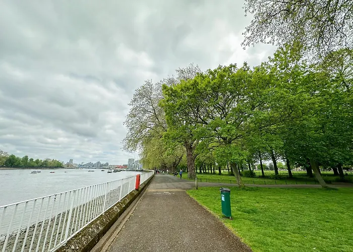 Luxury 3Bedroom Apartment In Thames-Side London Living
